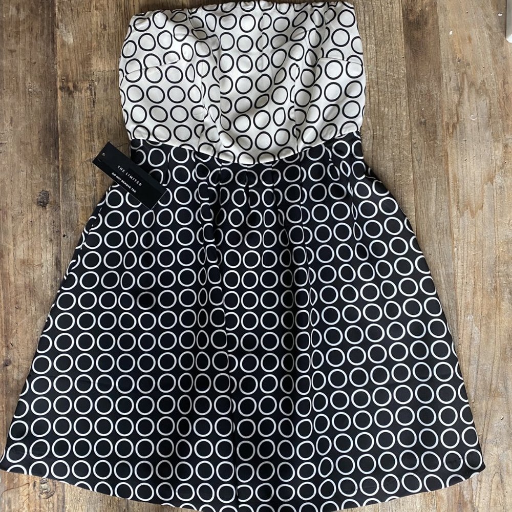 The limited Strapless Dress‎